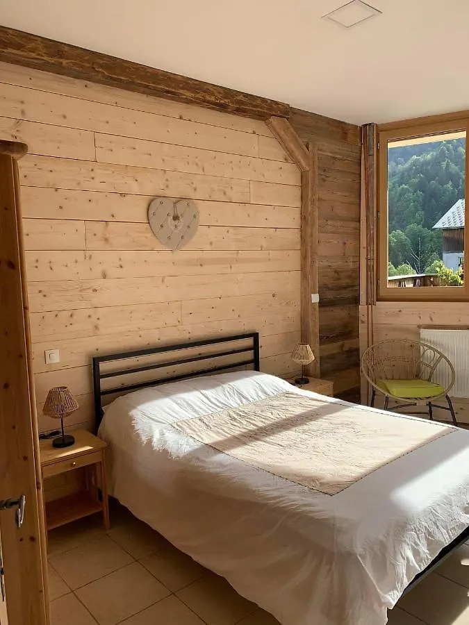 Appartement avec extérieur La Giettaz domaine skiable Megeve Combloux La Giettaz navette gratuite et télésiège à 2km