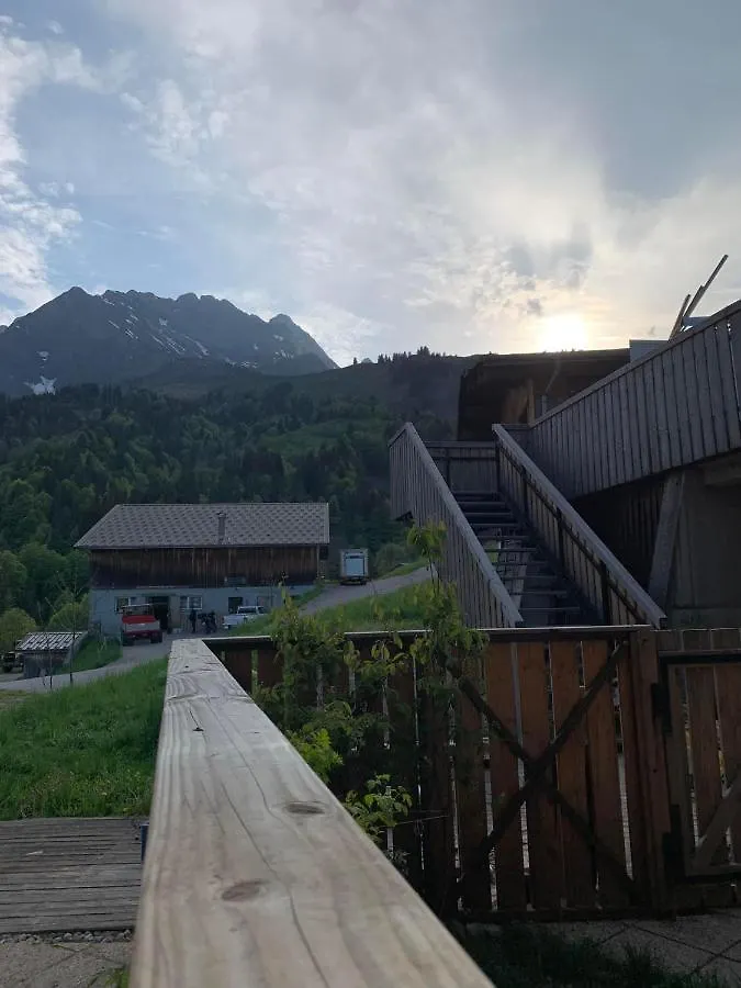 Appartement avec extérieur La Giettaz domaine skiable Megeve Combloux La Giettaz navette gratuite et télésiège à 2km
